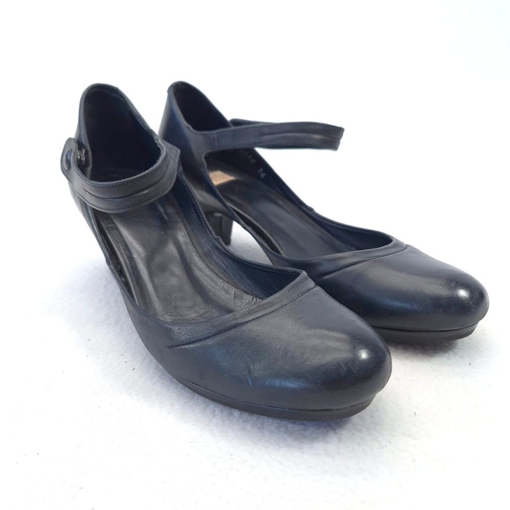 Vialis Black Leather Mary Jane Heels Buttoned Strap Round Toe Size 6